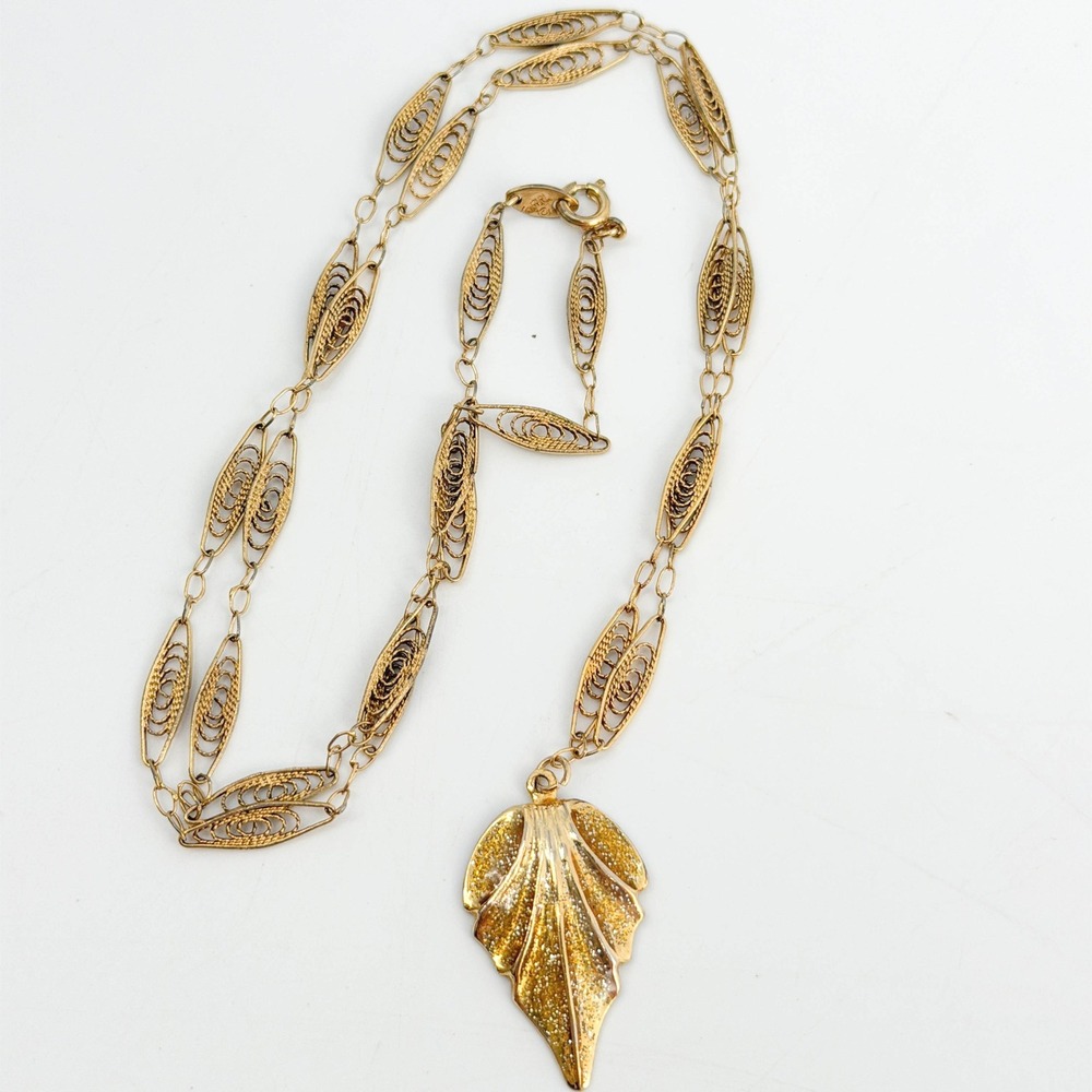 Vintage Sarah Coventry Gold Tone Filigree Chain Leaf Pendant Necklace 24 Inch